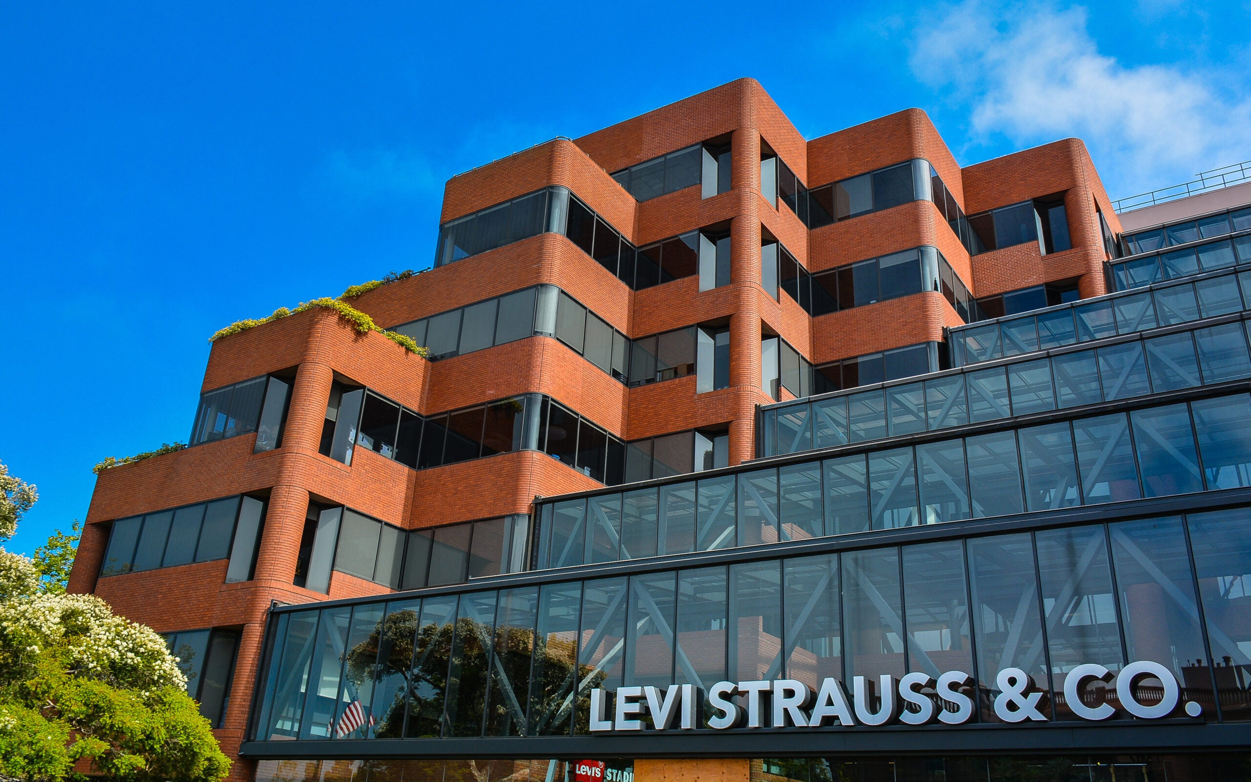 Levi Strauss reveals plan to hit $10bn in sales by 2027 - Just Style