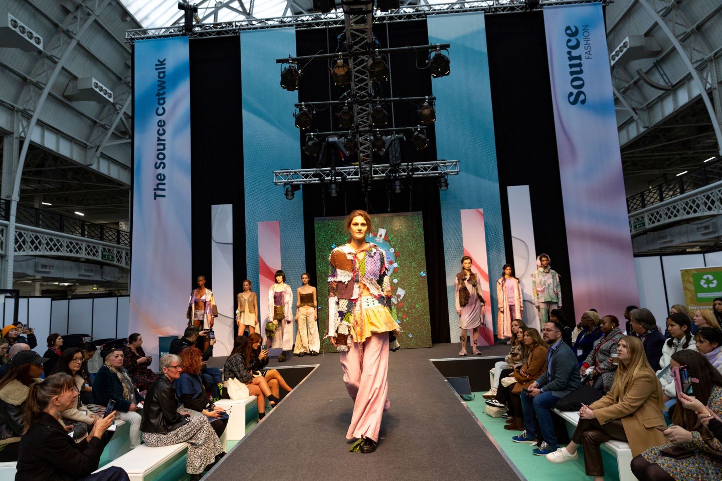 London Fashion Week trades catwalks for online innovation - Global Times
