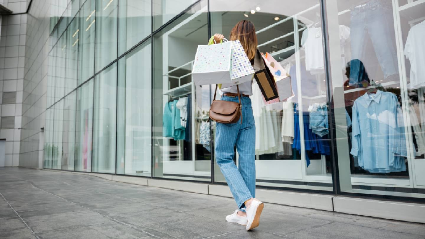 Tax refunds sustain US retail sales growth amid rising petrol prices